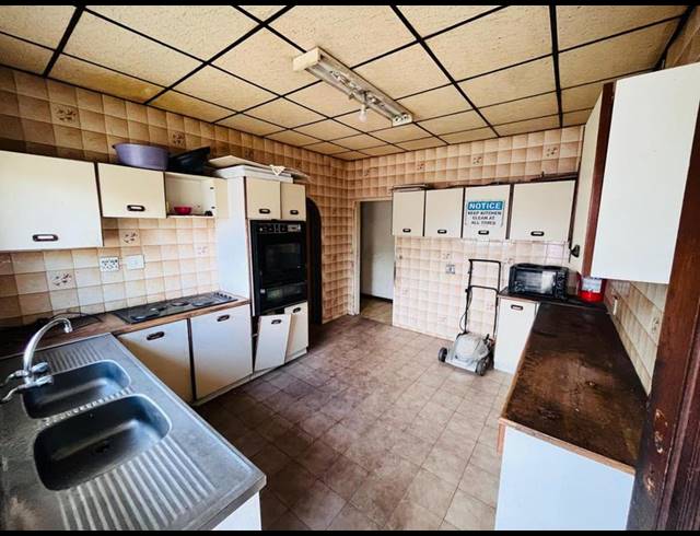 4 BEDROOM HOUSE FOR SALE IN REGENTS PARK